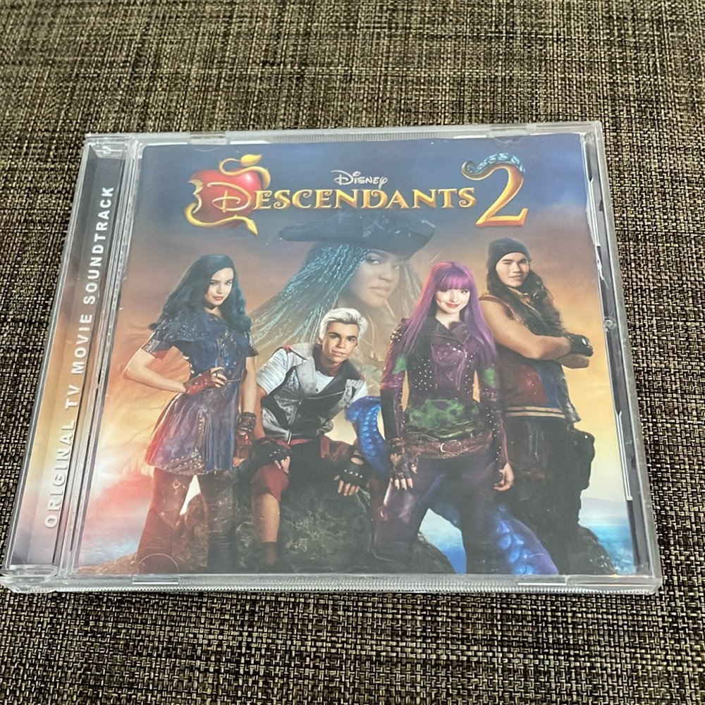 🔥 3/$25 - Descendants 2